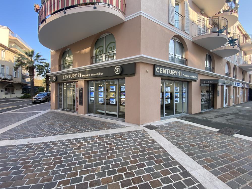 l'équipe de l'agence Donzica Immobilier