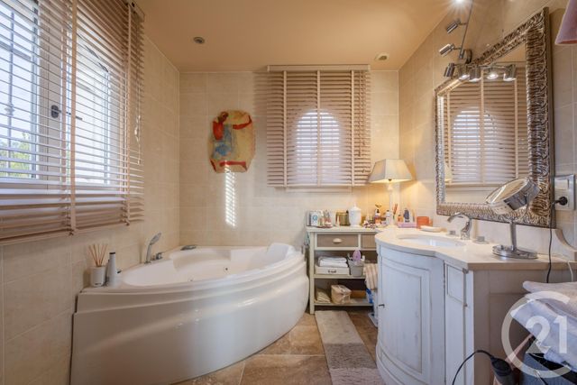 maison à vendre - 7 pièces - 331.0 m2 - STE MAXIME - 83 - PROVENCE-ALPES-COTE-D-AZUR - Century 21 Donzica Immobilier