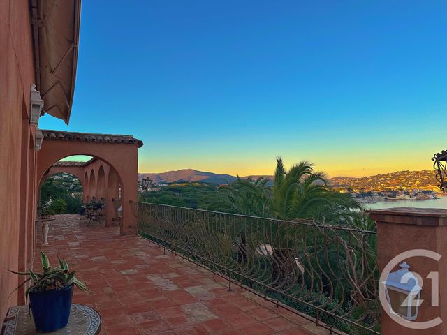 maison à vendre - 9 pièces - 289.0 m2 - STE MAXIME - 83 - PROVENCE-ALPES-COTE-D-AZUR - Century 21 Donzica Immobilier