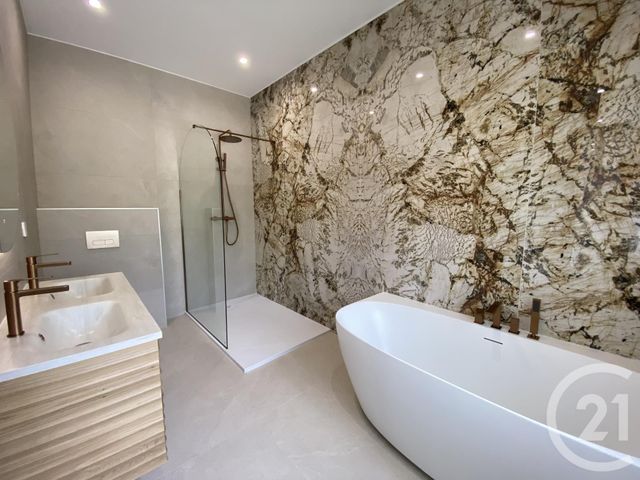 maison à vendre - 7 pièces - 238.0 m2 - LES ISSAMBRES - 83 - PROVENCE-ALPES-COTE-D-AZUR - Century 21 Donzica Immobilier