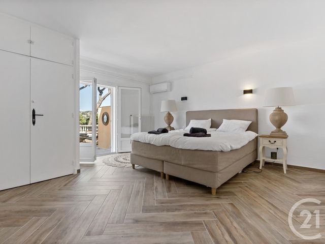 maison à vendre - 8 pièces - 220.0 m2 - STE MAXIME - 83 - PROVENCE-ALPES-COTE-D-AZUR - Century 21 Donzica Immobilier