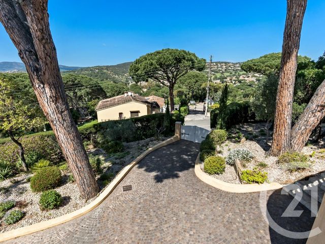 maison à vendre - 8 pièces - 220.0 m2 - STE MAXIME - 83 - PROVENCE-ALPES-COTE-D-AZUR - Century 21 Donzica Immobilier
