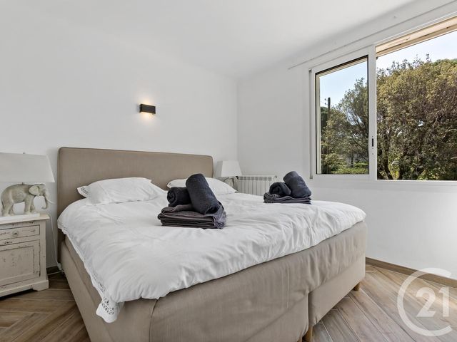 maison à vendre - 8 pièces - 220.0 m2 - STE MAXIME - 83 - PROVENCE-ALPES-COTE-D-AZUR - Century 21 Donzica Immobilier