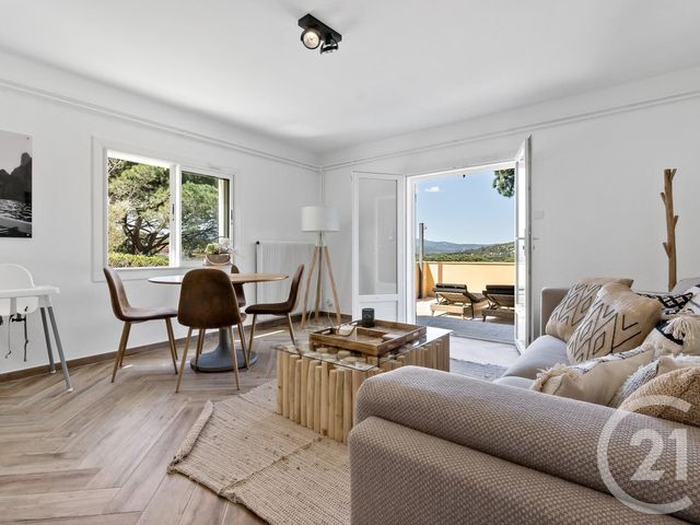 maison à vendre - 8 pièces - 220.0 m2 - STE MAXIME - 83 - PROVENCE-ALPES-COTE-D-AZUR - Century 21 Donzica Immobilier