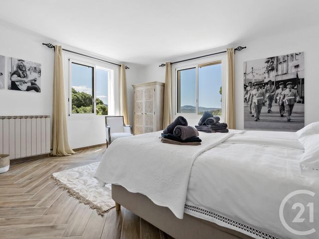maison à vendre - 8 pièces - 220.0 m2 - STE MAXIME - 83 - PROVENCE-ALPES-COTE-D-AZUR - Century 21 Donzica Immobilier