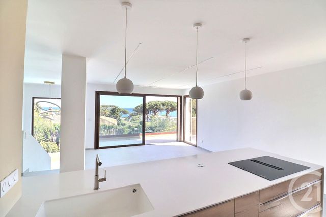 maison à vendre - 7 pièces - 182.0 m2 - LES ISSAMBRES - 83 - PROVENCE-ALPES-COTE-D-AZUR - Century 21 Donzica Immobilier
