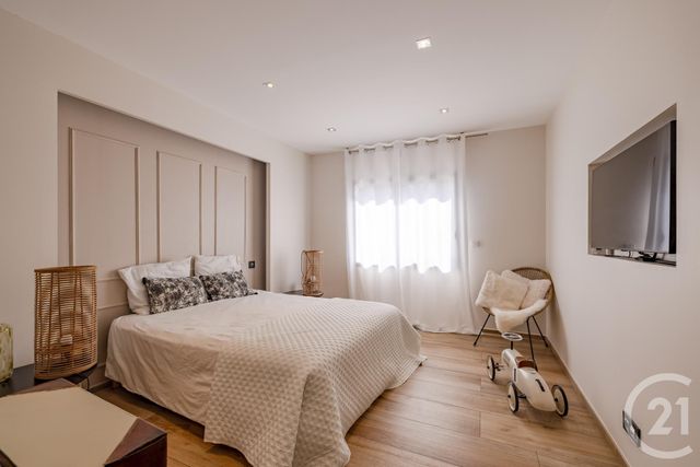 maison à vendre - 6 pièces - 285.0 m2 - FREJUS - 83 - PROVENCE-ALPES-COTE-D-AZUR - Century 21 Donzica Immobilier