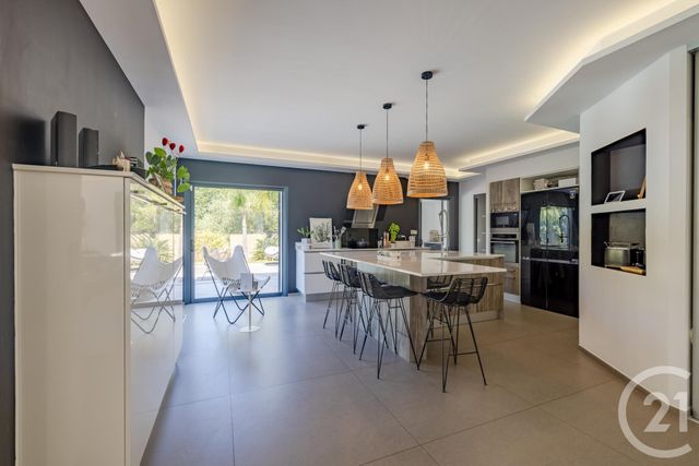 maison à vendre - 6 pièces - 285.0 m2 - FREJUS - 83 - PROVENCE-ALPES-COTE-D-AZUR - Century 21 Donzica Immobilier