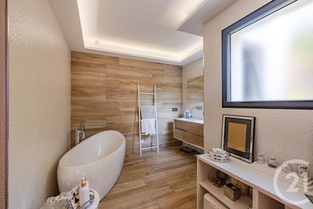 maison à vendre - 6 pièces - 285.0 m2 - FREJUS - 83 - PROVENCE-ALPES-COTE-D-AZUR - Century 21 Donzica Immobilier