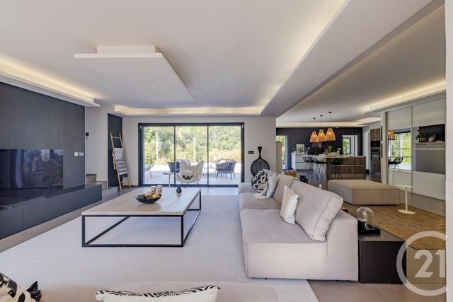 maison à vendre - 6 pièces - 285.0 m2 - FREJUS - 83 - PROVENCE-ALPES-COTE-D-AZUR - Century 21 Donzica Immobilier