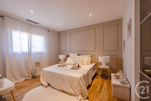 maison à vendre - 6 pièces - 285.0 m2 - FREJUS - 83 - PROVENCE-ALPES-COTE-D-AZUR - Century 21 Donzica Immobilier