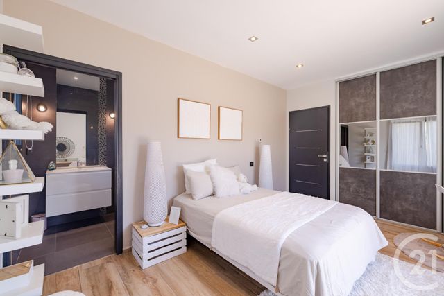 maison à vendre - 6 pièces - 285.0 m2 - FREJUS - 83 - PROVENCE-ALPES-COTE-D-AZUR - Century 21 Donzica Immobilier
