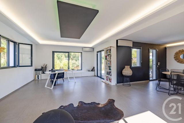 maison à vendre - 6 pièces - 285.0 m2 - FREJUS - 83 - PROVENCE-ALPES-COTE-D-AZUR - Century 21 Donzica Immobilier