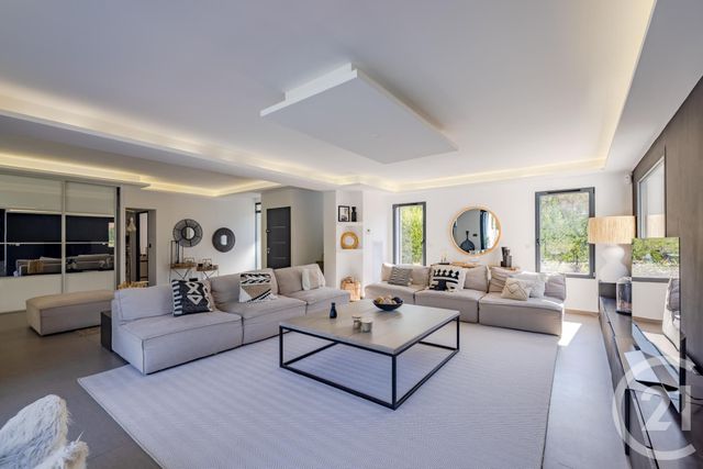 maison à vendre - 6 pièces - 285.0 m2 - FREJUS - 83 - PROVENCE-ALPES-COTE-D-AZUR - Century 21 Donzica Immobilier