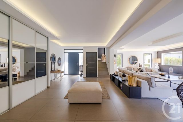 maison à vendre - 6 pièces - 285.0 m2 - FREJUS - 83 - PROVENCE-ALPES-COTE-D-AZUR - Century 21 Donzica Immobilier