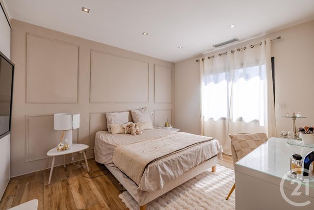 maison à vendre - 6 pièces - 285.0 m2 - FREJUS - 83 - PROVENCE-ALPES-COTE-D-AZUR - Century 21 Donzica Immobilier