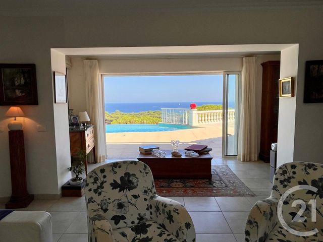maison à vendre - 8 pièces - 241.0 m2 - STE MAXIME - 83 - PROVENCE-ALPES-COTE-D-AZUR - Century 21 Donzica Immobilier