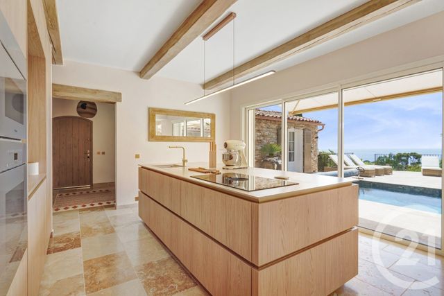 maison à vendre - 9 pièces - 200.0 m2 - LES ISSAMBRES - 83 - PROVENCE-ALPES-COTE-D-AZUR - Century 21 Donzica Immobilier