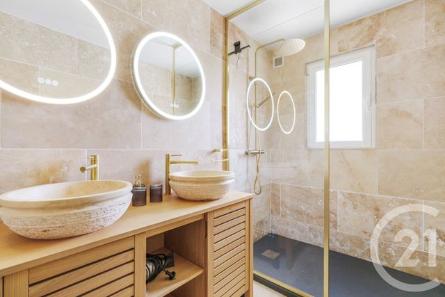 maison à vendre - 9 pièces - 200.0 m2 - LES ISSAMBRES - 83 - PROVENCE-ALPES-COTE-D-AZUR - Century 21 Donzica Immobilier