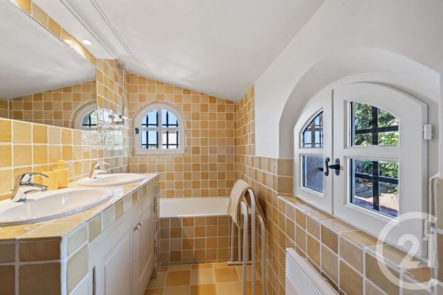 maison à vendre - 8 pièces - 180.0 m2 - LES ISSAMBRES - 83 - PROVENCE-ALPES-COTE-D-AZUR - Century 21 Donzica Immobilier