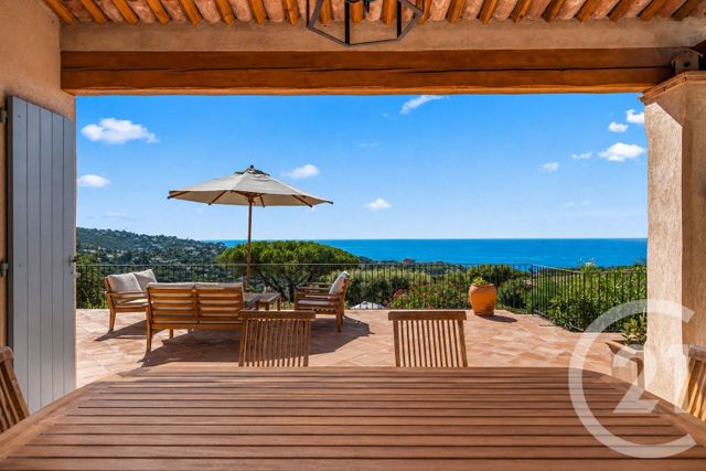 maison à vendre - 8 pièces - 180.0 m2 - LES ISSAMBRES - 83 - PROVENCE-ALPES-COTE-D-AZUR - Century 21 Donzica Immobilier