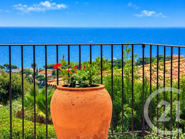 maison à vendre - 8 pièces - 180.0 m2 - LES ISSAMBRES - 83 - PROVENCE-ALPES-COTE-D-AZUR - Century 21 Donzica Immobilier