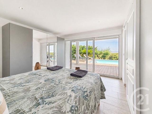 maison à vendre - 7 pièces - 161.4 m2 - FREJUS - 83 - PROVENCE-ALPES-COTE-D-AZUR - Century 21 Donzica Immobilier