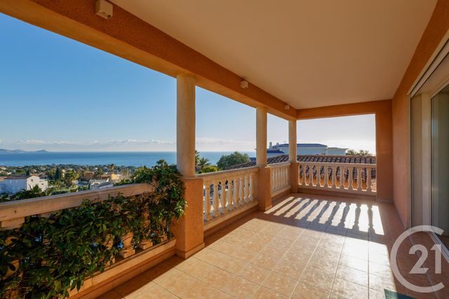 maison à vendre - 6 pièces - 220.0 m2 - ROQUEBRUNE SUR ARGENS - 83 - PROVENCE-ALPES-COTE-D-AZUR - Century 21 Donzica Immobilier