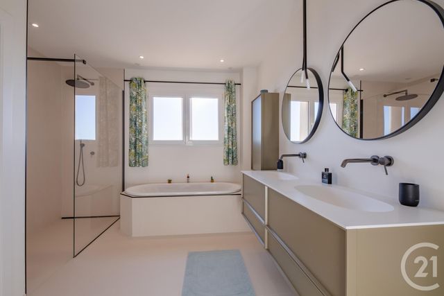 maison à vendre - 6 pièces - 220.0 m2 - ROQUEBRUNE SUR ARGENS - 83 - PROVENCE-ALPES-COTE-D-AZUR - Century 21 Donzica Immobilier