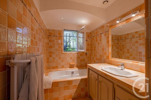maison à vendre - 5 pièces - 140.0 m2 - STE MAXIME - 83 - PROVENCE-ALPES-COTE-D-AZUR - Century 21 Donzica Immobilier