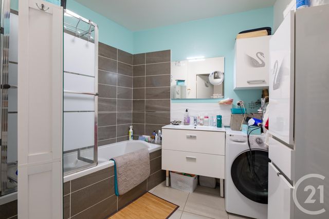 Appartement F2 à vendre - 2 pièces - 54.77 m2 - ST RAPHAEL - 83 - PROVENCE-ALPES-COTE-D-AZUR - Century 21 Donzica Immobilier