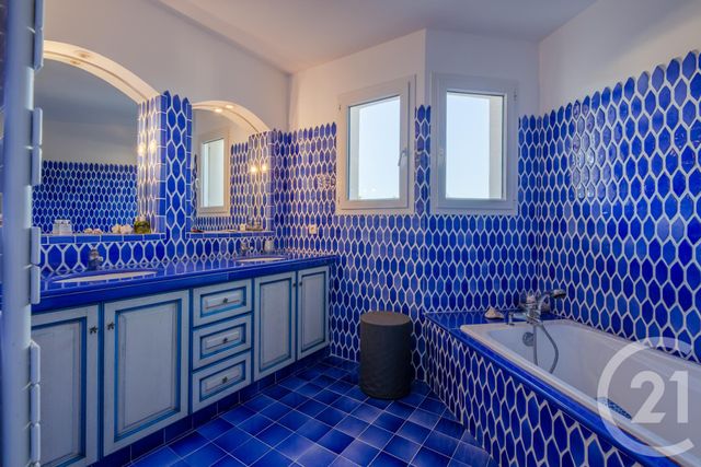 maison à vendre - 6 pièces - 220.0 m2 - ROQUEBRUNE SUR ARGENS - 83 - PROVENCE-ALPES-COTE-D-AZUR - Century 21 Donzica Immobilier