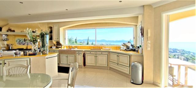 maison à vendre - 8 pièces - 330.0 m2 - ROQUEBRUNE SUR ARGENS - 83 - PROVENCE-ALPES-COTE-D-AZUR - Century 21 Donzica Immobilier